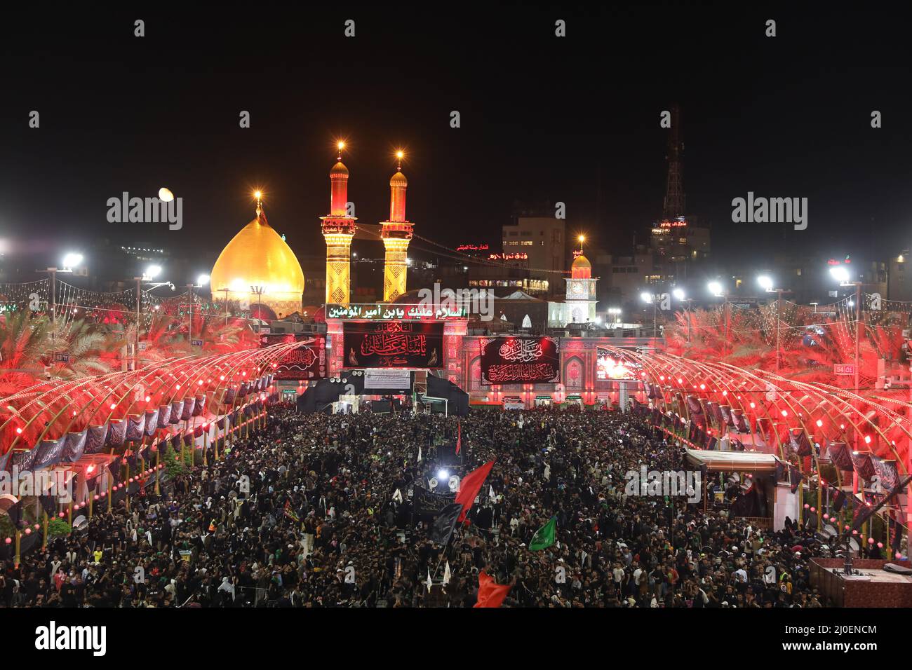karbala, iraq - september 27, 2021: photo of imam abbas shrine in karbala city in Arbaʽeen ilgrimage cermony Stock Photo