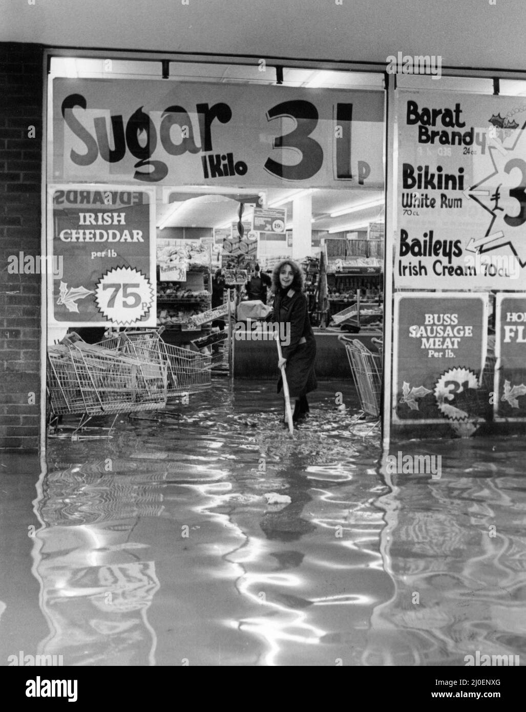Cardiff Floods 1979, Our picture shows ... Scene at International Supermarket, Cowbridge Road East, Cardiff, Thursday 27th December 1979. Stock Photo
