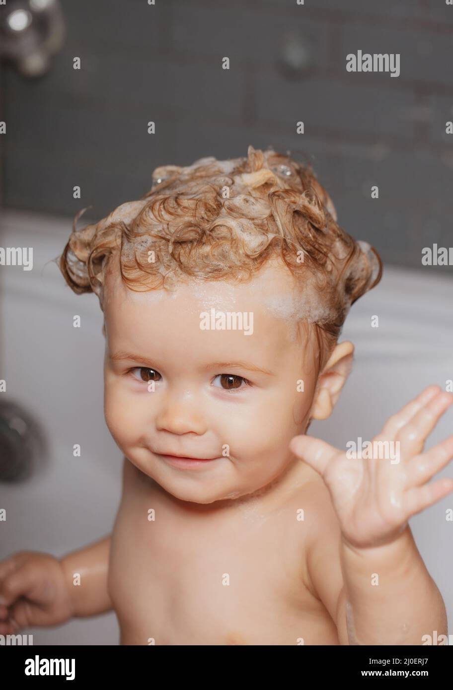 Child bubble bath. Baby bathes in a bath with foam and soap bubbles Stock Photo Alamy