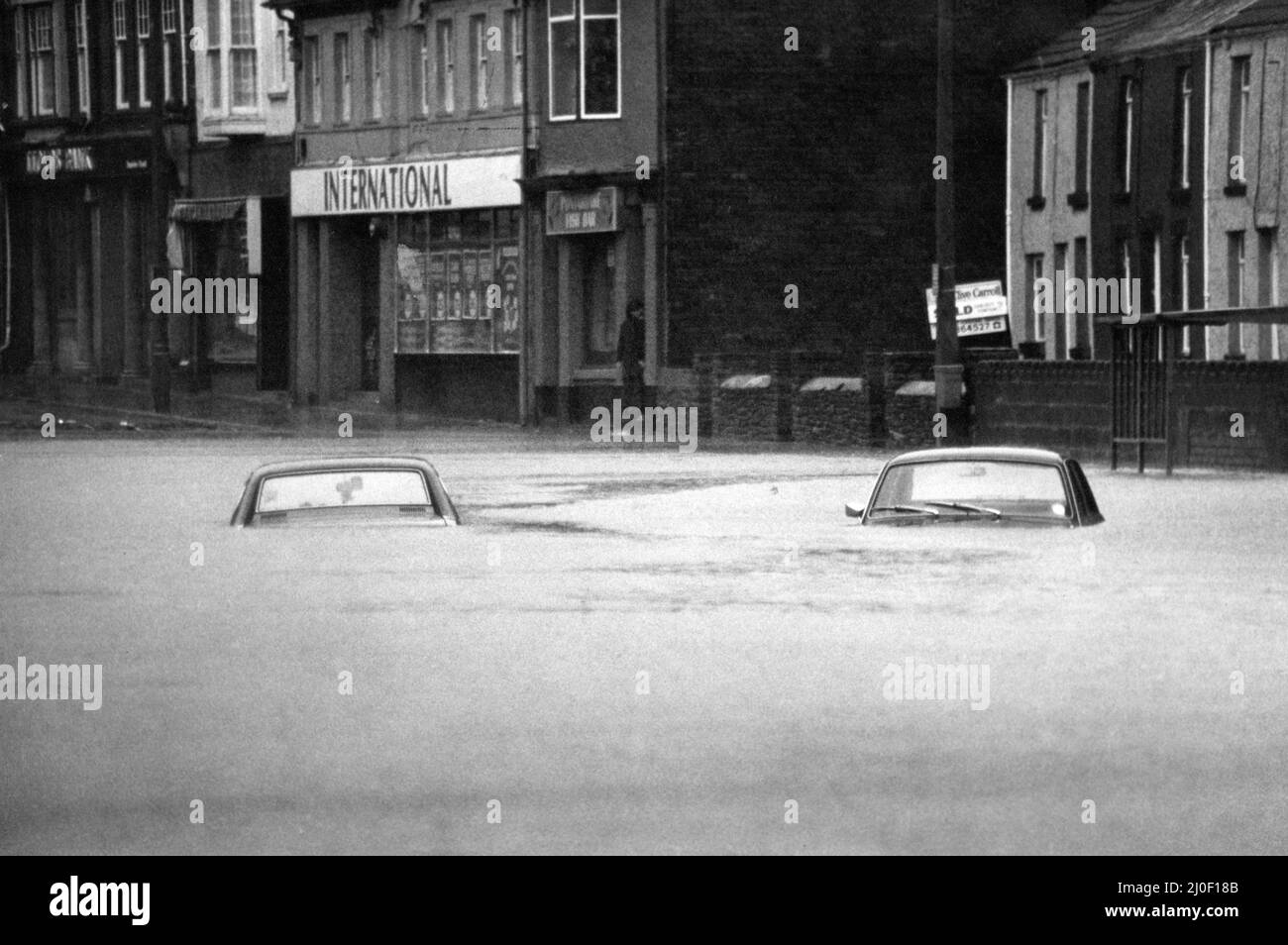 Welsh Floods 1979, Our picture shows ... two submerged cars in Herbert Street, Pontardawe, Swansea, 27th December 1979. Stock Photo