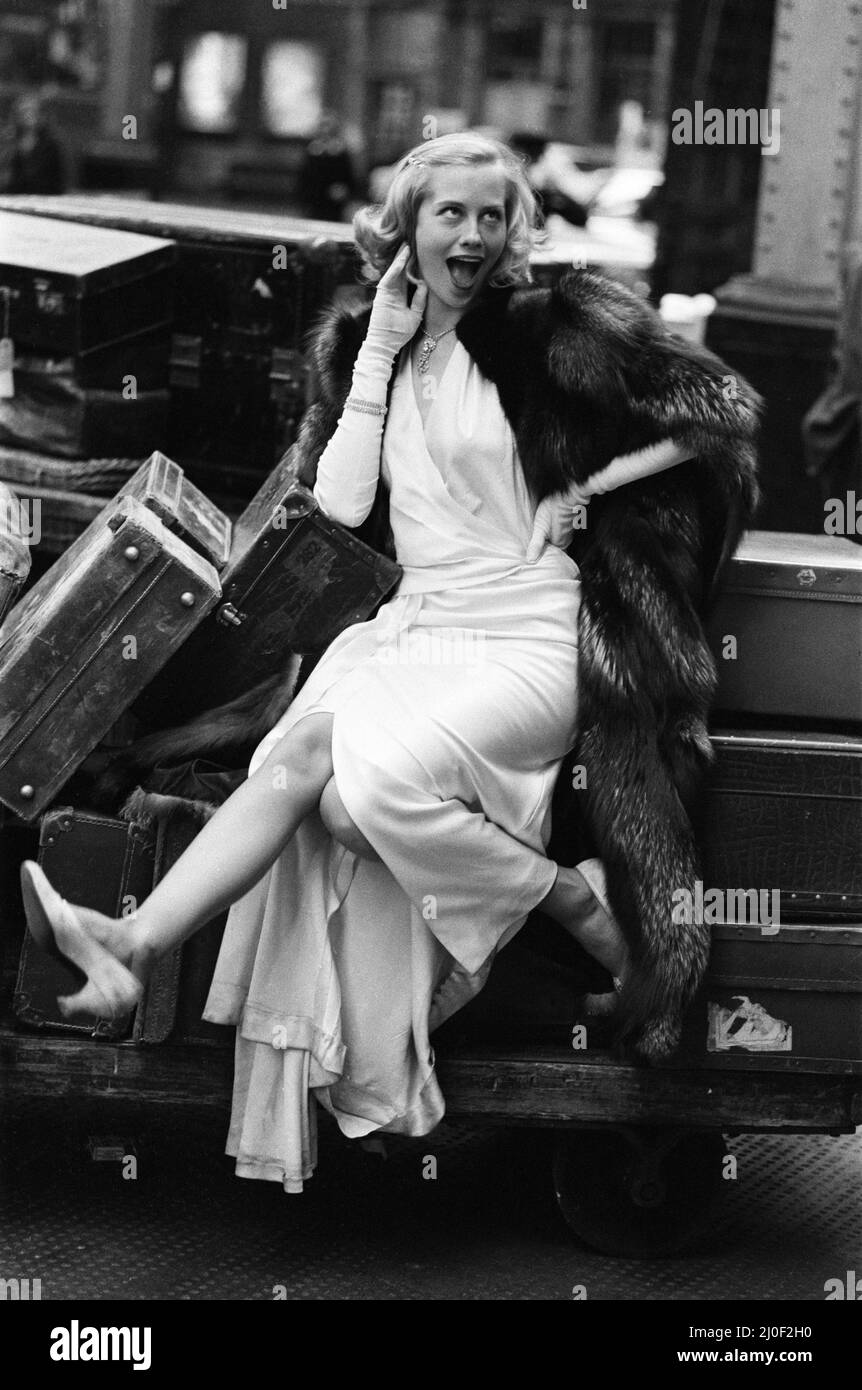 Cybill Shepherd pictured on the set of The Lady Vanishes, filmed at Marylebone Station in London. The Lady Vanishes is a 1979 British comedy mystery film. It stars Elliott Gould as Robert a LIFE Photographer, Cybill Shepherd as Amanda (Iris), Angela Lansbury as Miss Froy, Herbert Lom, and Arthur Lowe and Ian Carmichael as Charters and Caldicott.  The film is a remake of Alfred Hitchcock's 1938 film of the same name. The film follows two Americans travelling by train across 1939 Germany. Together, they investigate the mysterious disappearance of an English nanny also travelling on the train.  P Stock Photo