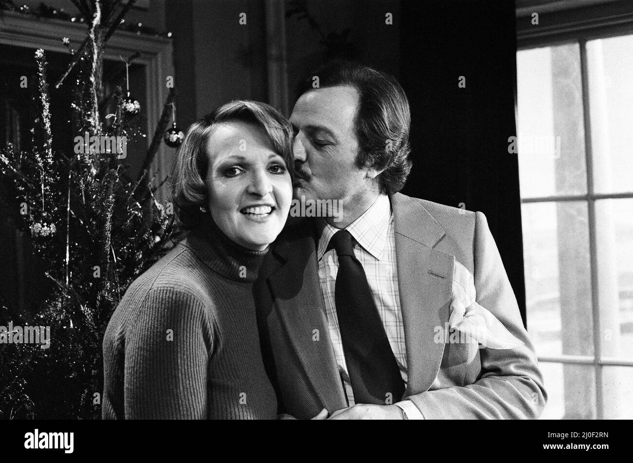 Penelope Keith and Peter Bowles filming the Christmas episode of 'To the Manor Born'. 17th December 1979. Stock Photo