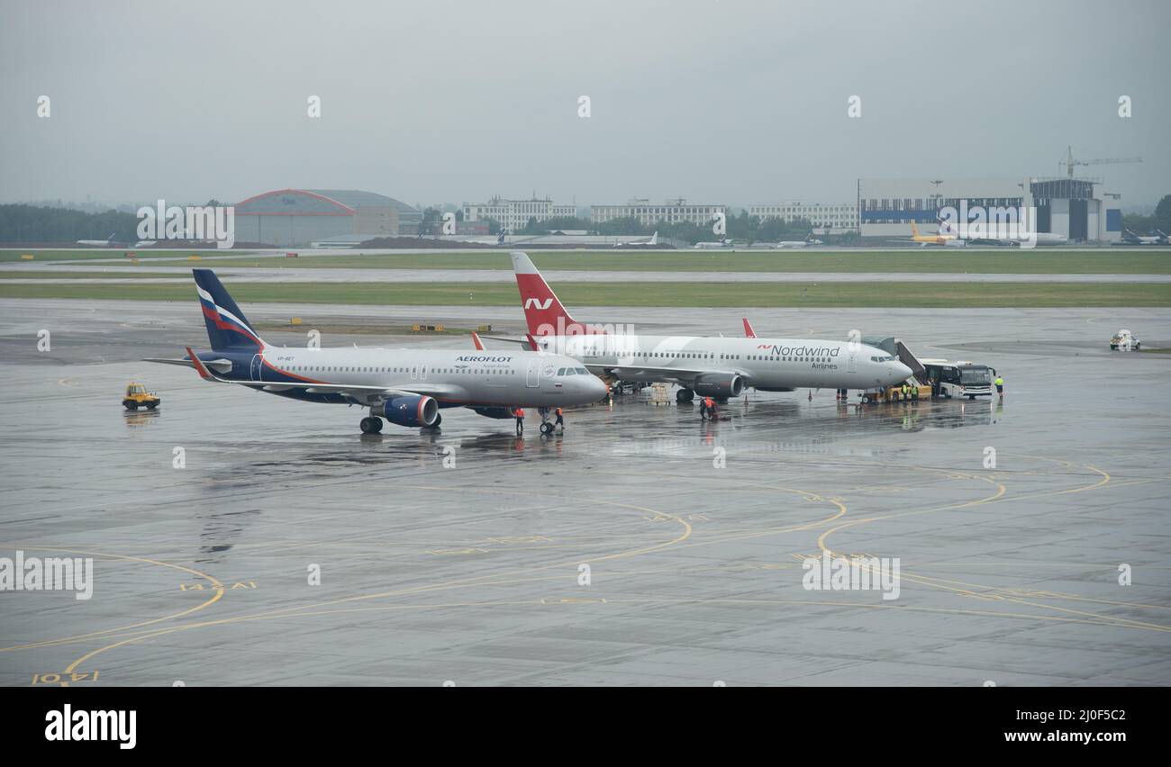 Airplanes at Sheremetyevo International Airport, Moscow Stock Photo - Alamy