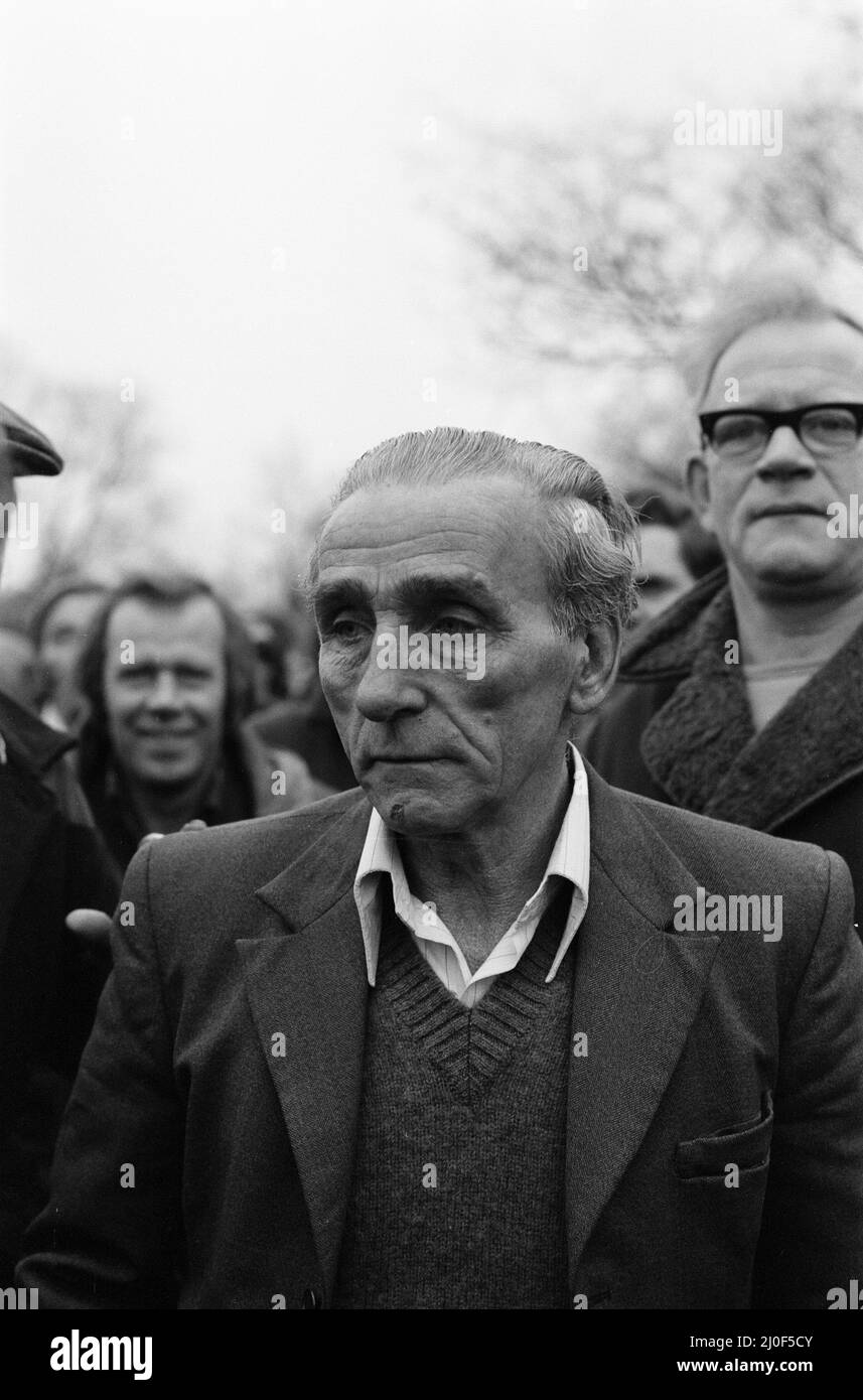 Picket line 1970s Black and White Stock Photos & Images - Alamy