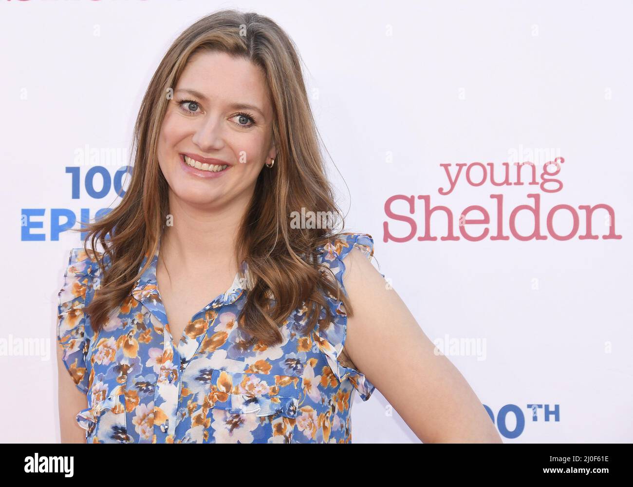 Los Angeles, USA. 18th Mar, 2022. Zoe Perry arrives at the Premiere Of Warner Bros. 100th Episode Of YOUNG SHELDON held at the Warner Bros. Studios in Burbank, CA on Friday, ?March 18, 2022. (Photo By Sthanlee B. Mirador/Sipa USA) Credit: Sipa USA/Alamy Live News Stock Photo
