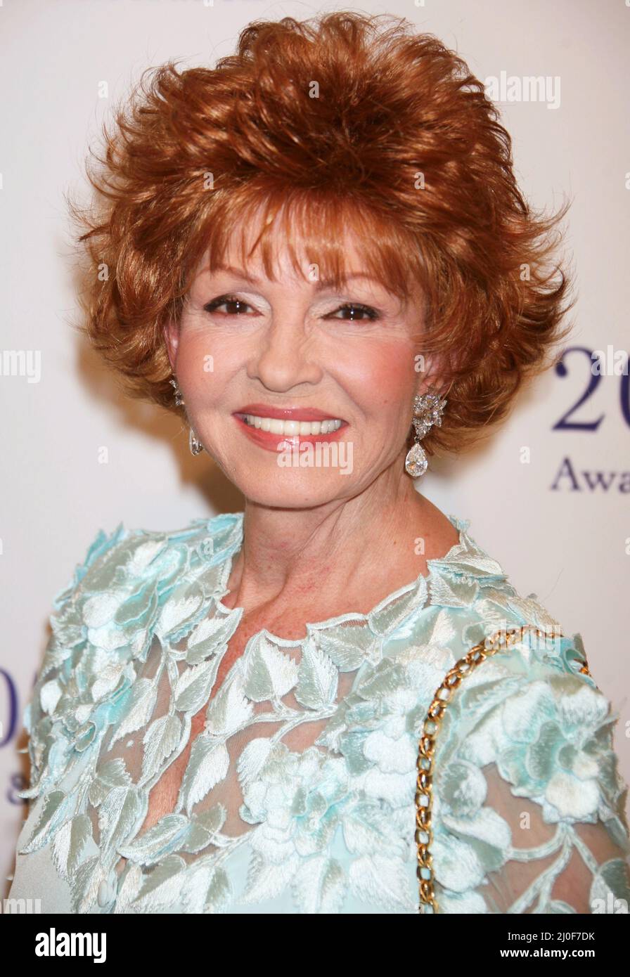 Tova attends The Fragrance Foundation's 35th Annual FiFi