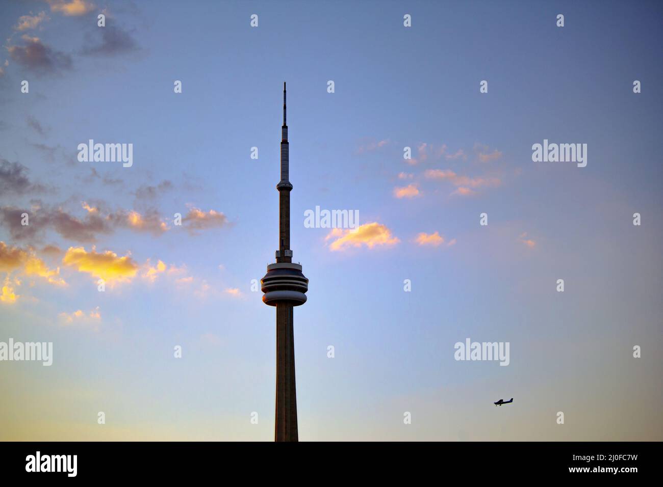 Famous toronto skyline cn tower hi-res stock photography and images - Alamy