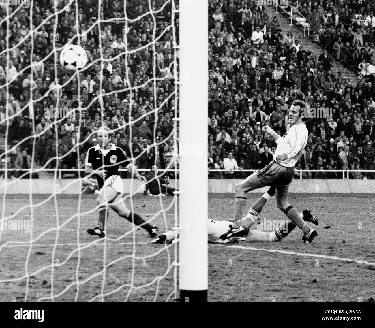 Scotland v Holland World Cup match at the Estadio Ciudad de Mendoza in Argentina 11th June 1978.   Archie Gemmill scores Scotland's 3rd goal  Final Score: Scotland 3-2 Holland Stock Photo