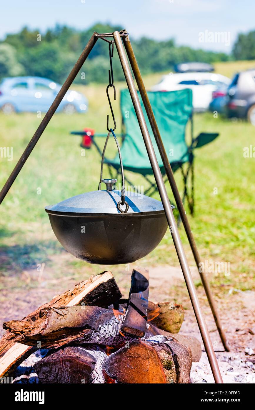 3 stilted outdoor kettle tripod Cuisiland 48" Heavy Duty Camping Campfire Cooking Dutch Oven Tripod Adjustable Grill Tripod for Campfire Cooking Camping, Picnic : Sports & Outdoors All 3 Legged Thing tripods have a detachable leg with standard 3/8 Kettle on a tripod Stock