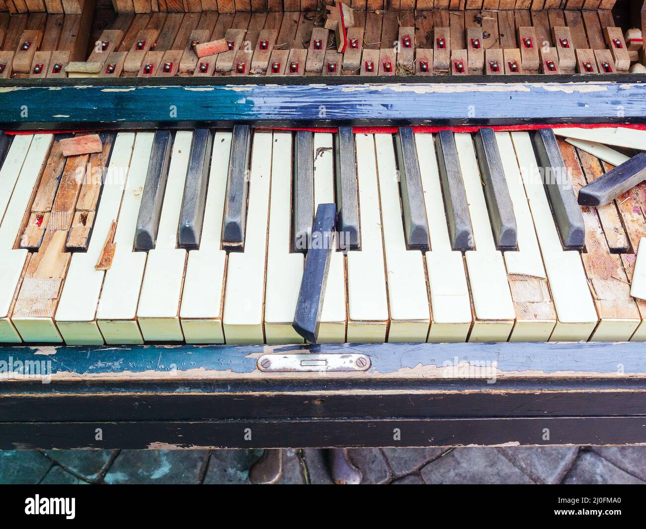 Destroyed piano keys hires stock photography and images Alamy