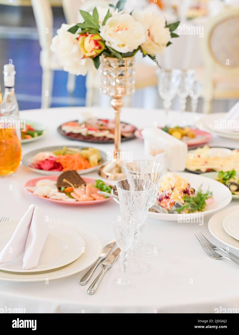 Restaurant table set hi-res stock photography and images - Alamy