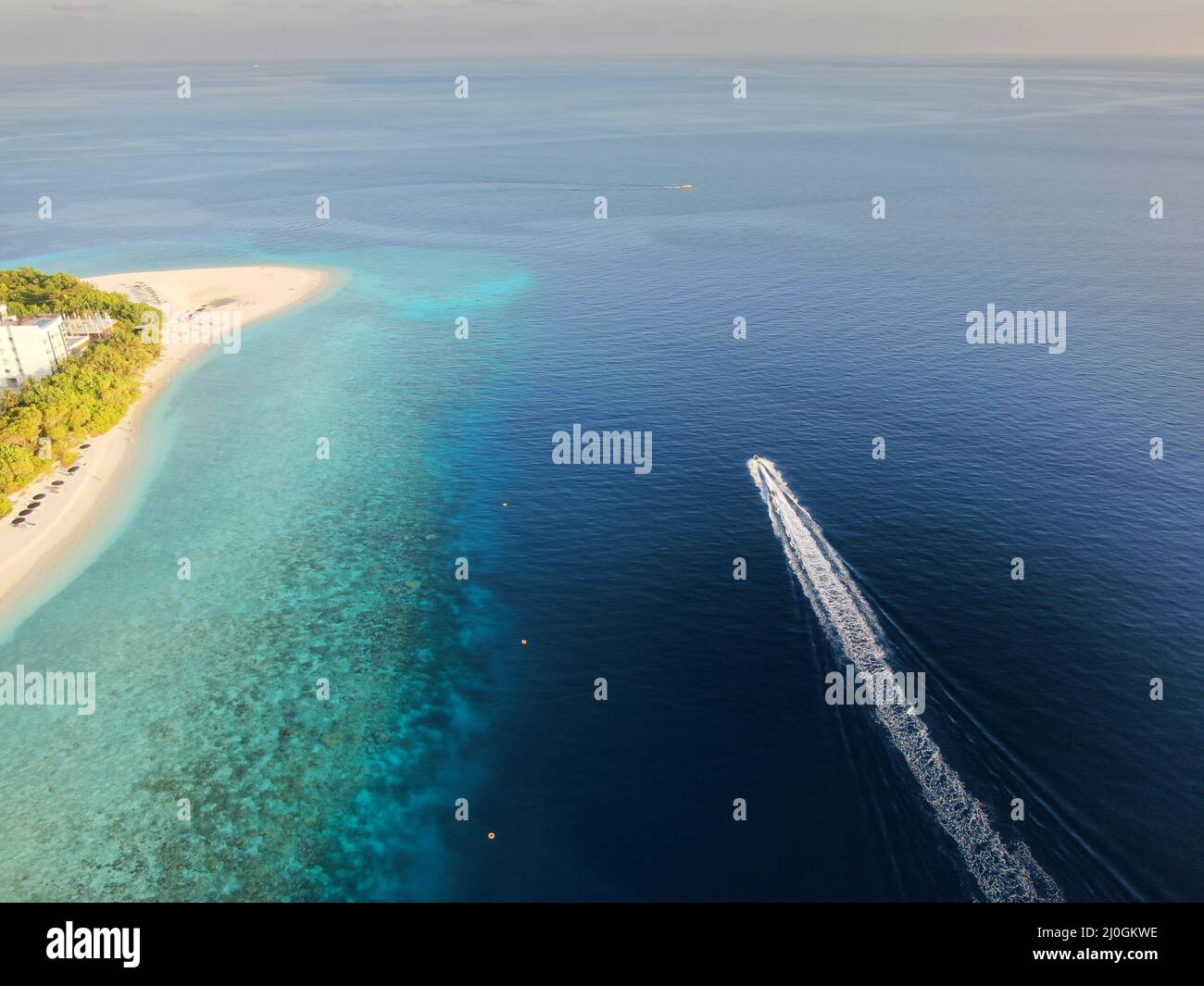 Aerial view of reef of an atoll hi-res stock photography and images - Alamy