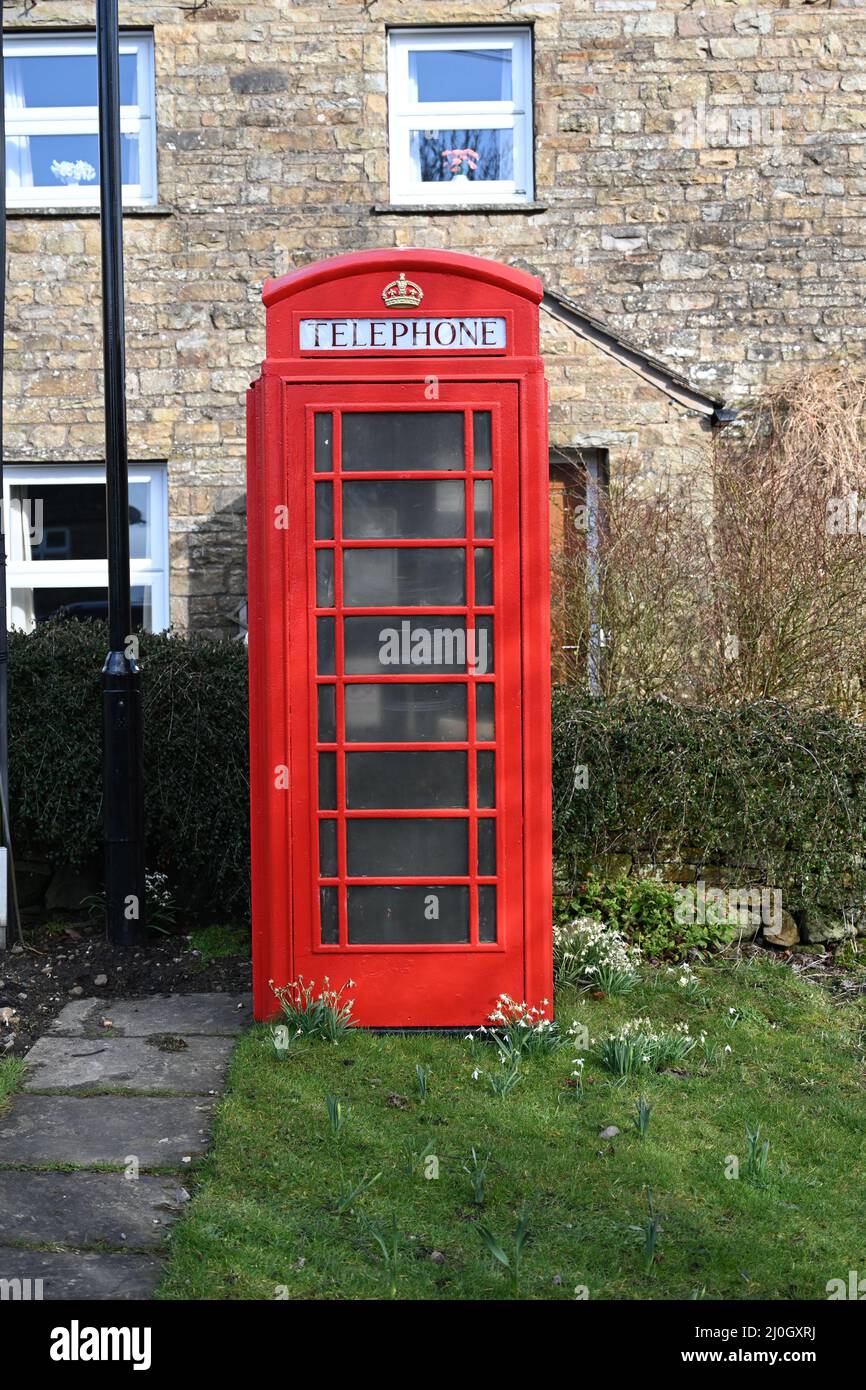 Giles gilbert scott phone box hi-res stock photography and images - Alamy