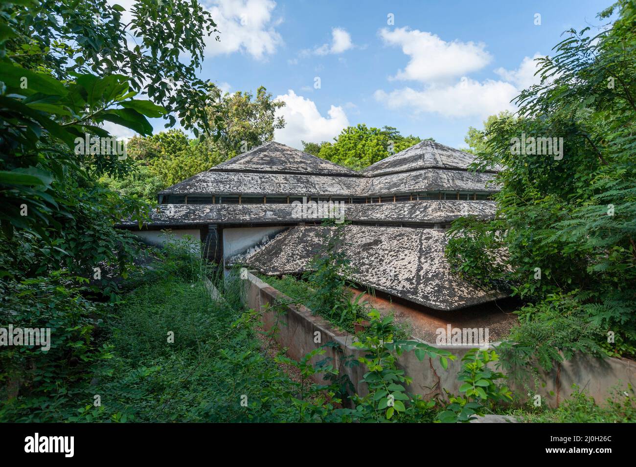 Auroville, India - November 2020: The building of 'After School 2', designed by the architect Roger Anger in the seventies. Stock Photo