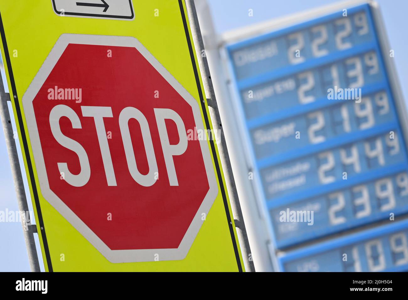 Munich, Germany. 19th Mar, 2022. Fuel. 19th Mar, 2022. Theme photo; fuel prices in Germany