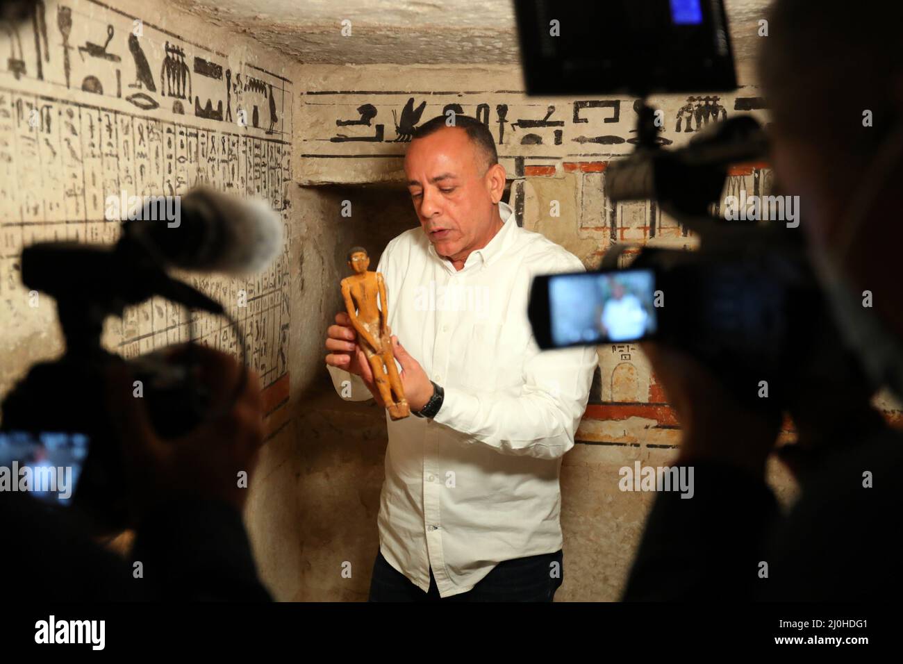 (220319) -- CAIRO, March 19, 2022 (Xinhua) -- An archaeologist shows a statue found in an ancient tomb uncovered at Saqqara archaeological sites southwest of Cairo, Egypt, on March 19, 2022. The Egyptian Ministry of Tourism and Antiquities announced on Thursday the discovery of five 4,000-year-old ancient tombs in the Saqqara archaeological sites southwest of Cairo. The tombs contain finds and objects dating back to the end of the Old Kingdom spanning from 2686 BC to 2181 BC and the beginning of the First Intermediate Period spanning from 2181 BC to 2055 BC. TO GO WITH 'Egypt discovers fi Stock Photo