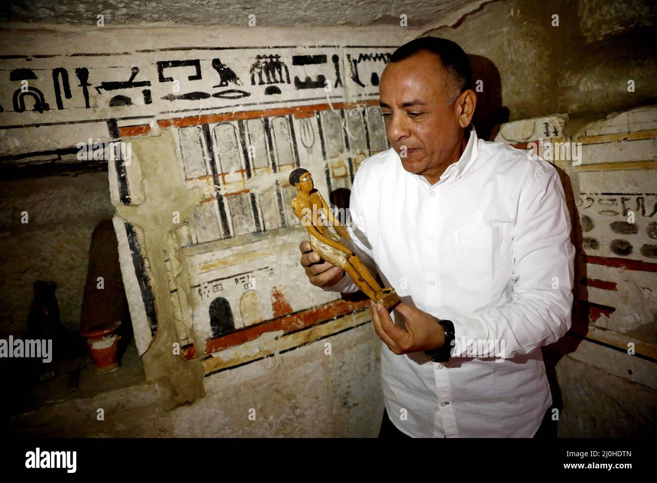 (220319) -- CAIRO, March 19, 2022 (Xinhua) -- An archaeologist shows a statue found in an ancient tomb uncovered at Saqqara archaeological sites southwest of Cairo, Egypt, on March 19, 2022. The Egyptian Ministry of Tourism and Antiquities announced on Thursday the discovery of five 4,000-year-old ancient tombs in the Saqqara archaeological sites southwest of Cairo. The tombs contain finds and objects dating back to the end of the Old Kingdom spanning from 2686 BC to 2181 BC and the beginning of the First Intermediate Period spanning from 2181 BC to 2055 BC. TO GO WITH 'Egypt discovers fi Stock Photo