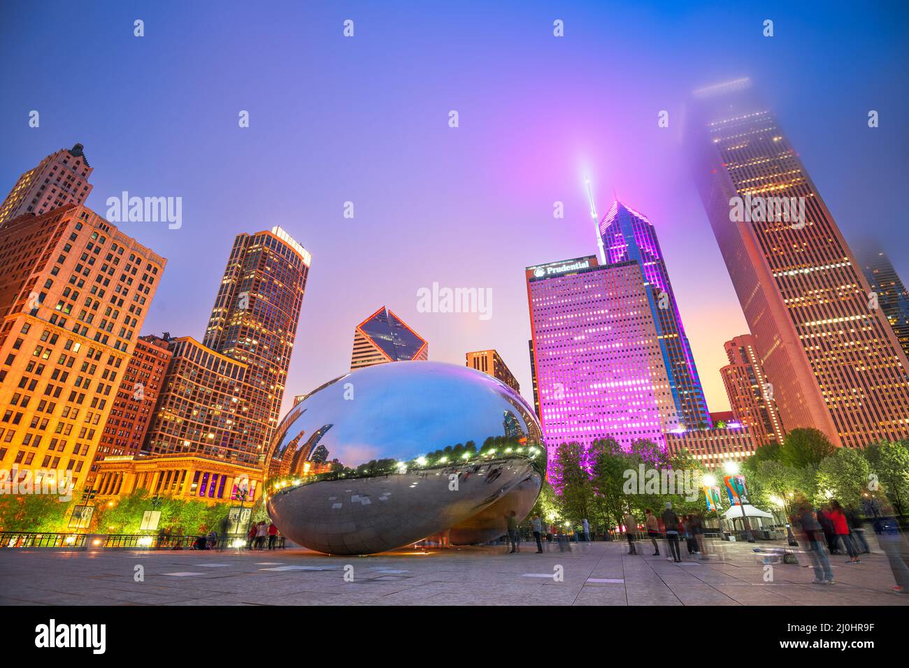 CHICAGO - ILLINOIS: MAY 12, 2018: Tourists visit Cloud Gate in Millennium Park in the evening. Stock Photo