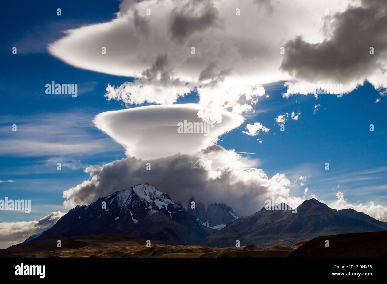 Blue sky with incredible clouds hi-res stock photography and images - Alamy