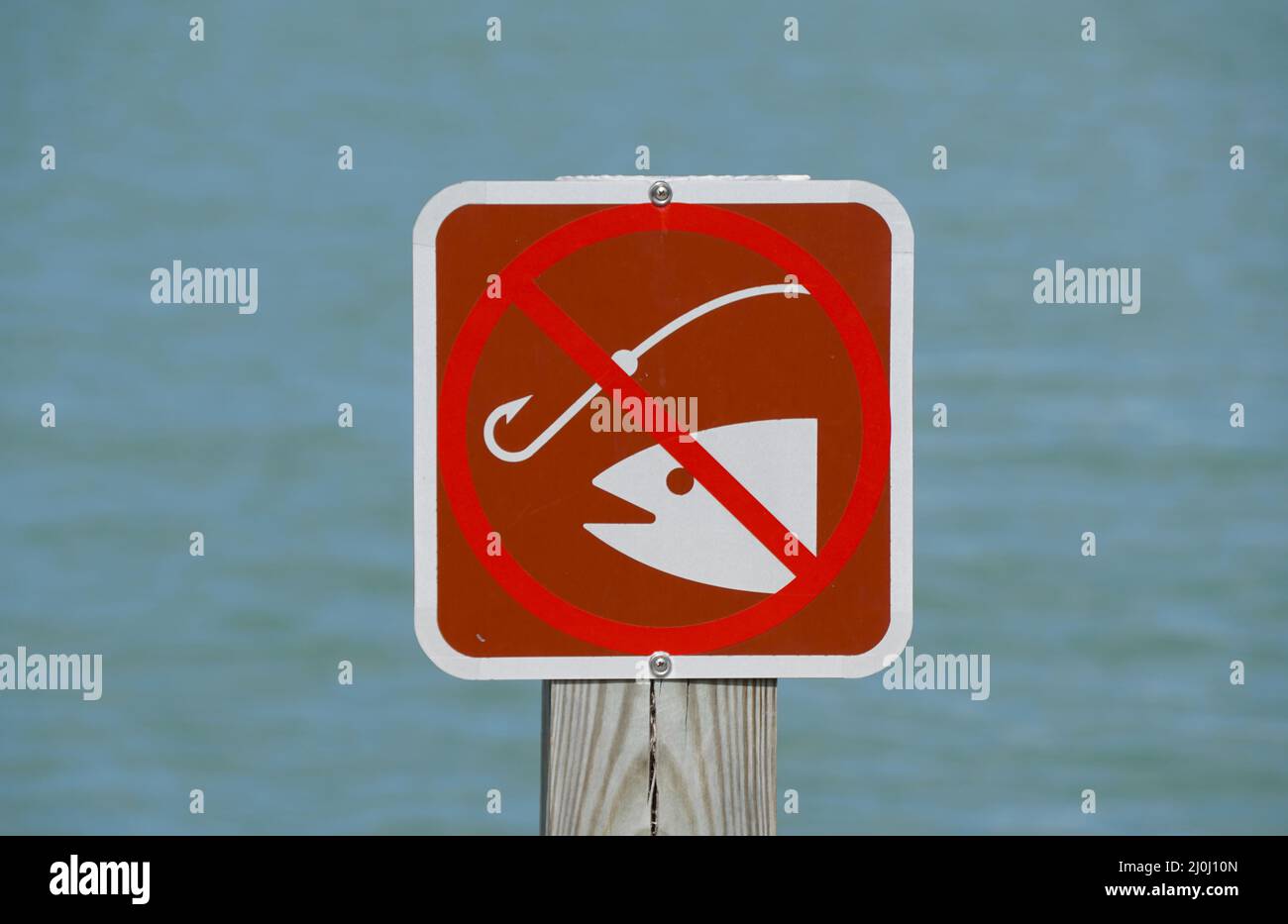 Big Pine Key, Florida, U.S.A - February 20, 2022 - The sign to alert visitors that no fishing is allowed by the boat dock at Bahia Honda State Park Stock Photo