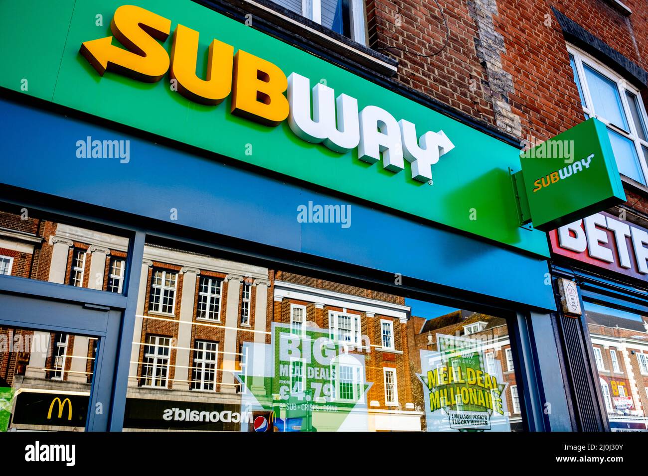 Epsom Surrey London UK, March 19 2022, Subway Fast Food Takeaway Sandwich Bar Logo And Signage With No People Stock Photo