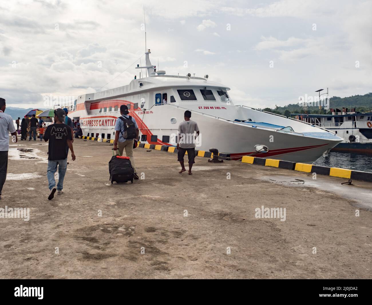 Berkeliling Pulau Ambon Dengan Kapal Tradisional