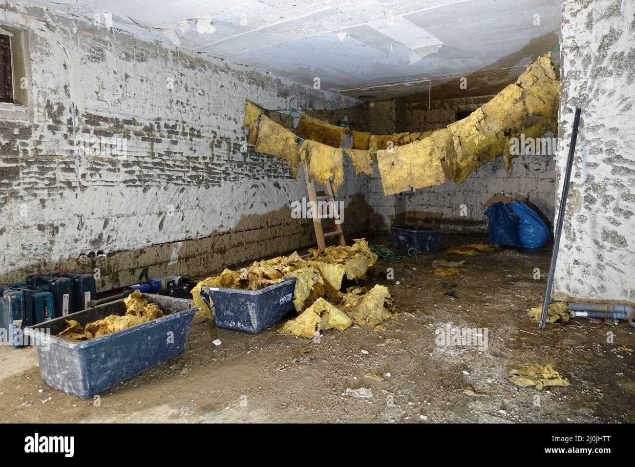 Wet screed insulation is dried before disposal Stock Photo Alamy