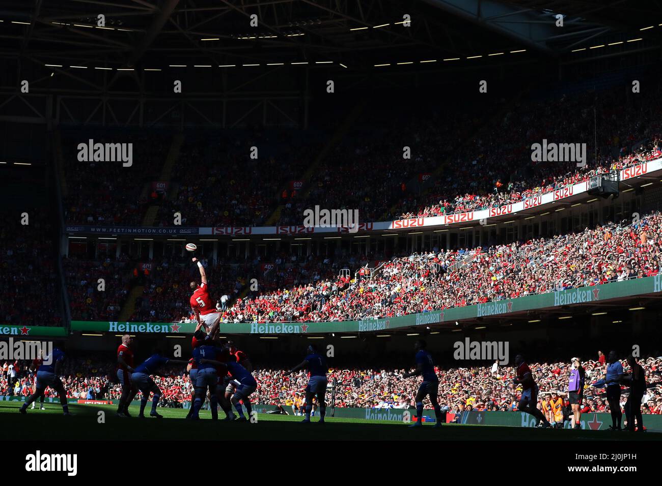 Alun Wyn Jones of Wales jumps for a lineout ball. Guinness Six Nations championship 2022 match, Wales v Italy at the Principality Stadium in Cardiff on Saturday 19th March 2022.  pic by  Andrew Orchard/Andrew Orchard sports photography/ Alamy Live News Stock Photo