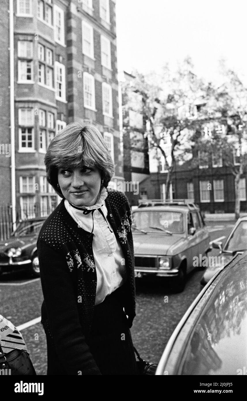 Lady Diana Spencer leaving her flat in Kensington, London. 12th November 1980. Stock Photo