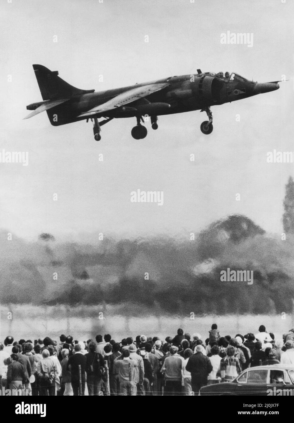 RAF Hawker Siddeley Harrier GR3 'Harrier Jump Jet' takes off before roaring off over the crowd at the Teesside Airshow.   22nd August, 1981. Stock Photo