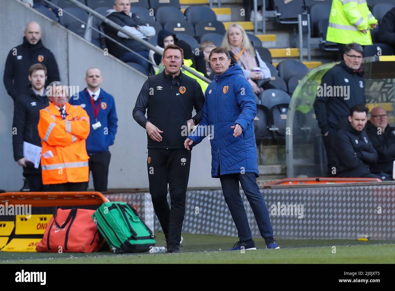 Tony Pennock and Shota Arveladze manager of Hull City speak during the