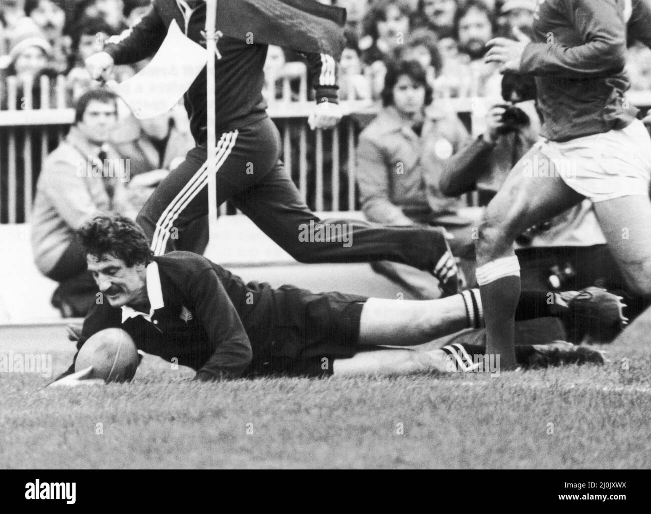 Wales v All Blacks New Zealand Tour of Europe 1st November 1980. New Zealand captain Graham Mourie goes over the corner to score during the All Blacks 23 - 3 victory over Wales at Cardiff Arms Park Stock Photo