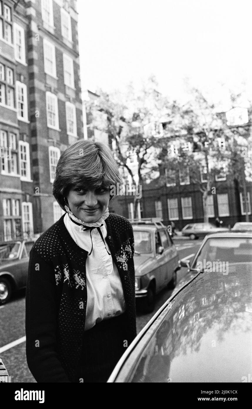 Lady Diana Spencer leaving her flat in Kensington, London. 12th November 1980. Stock Photo