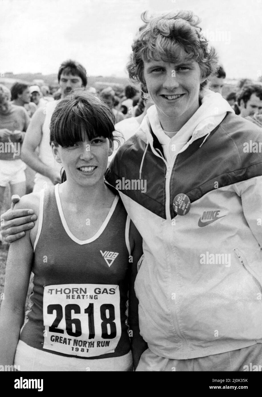 Athlete Steve Cram Steve Cram and fiancee Karen Waters after completing the  Great North Run 28 June 1981 Stock Photo - Alamy