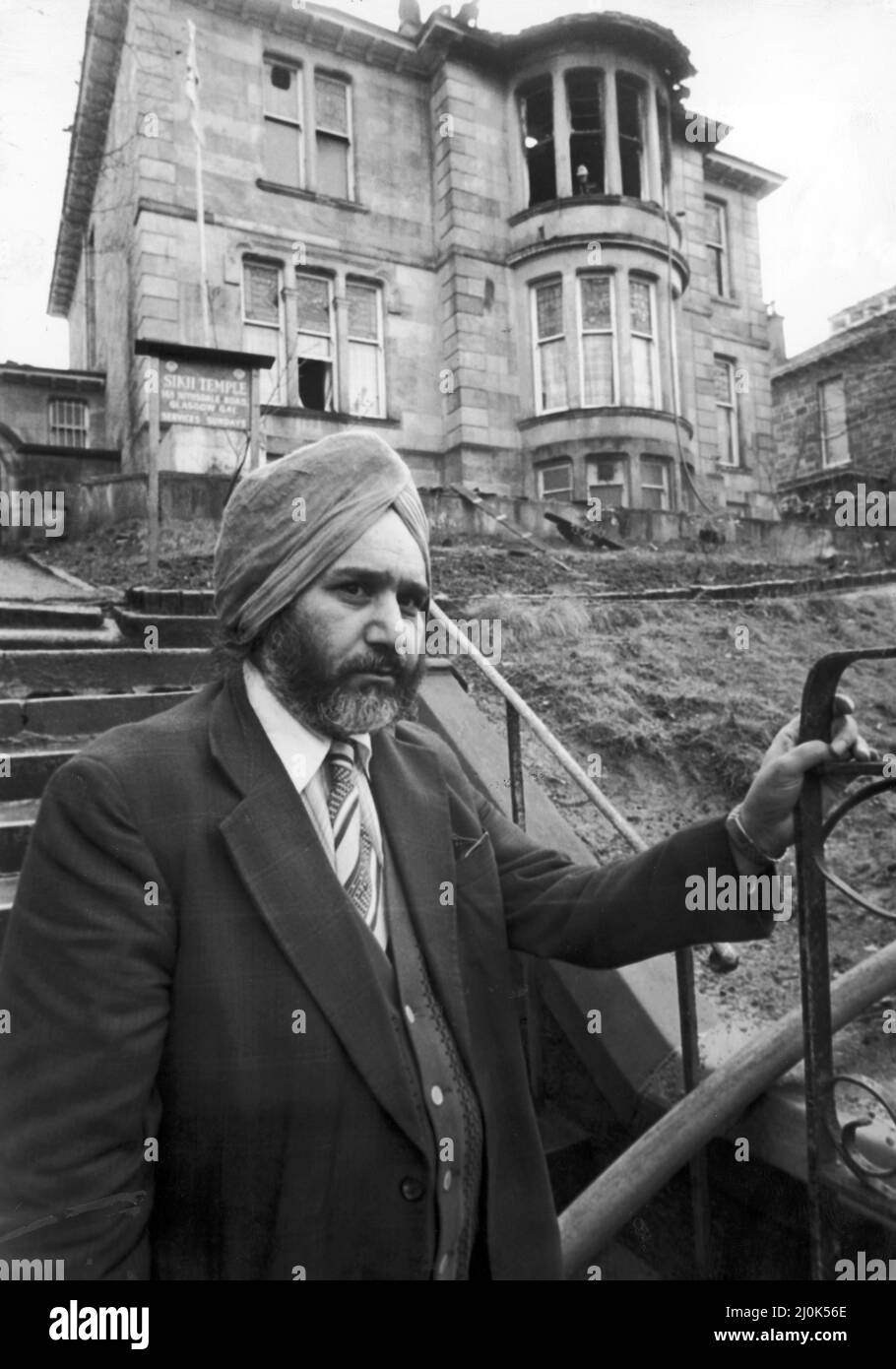 Fire at Sikh Temple, March 1981. Temple General Secretary Gurder Virhia outside damaged temple in Nithsdale Road, Pollokshields, Glasgow. Stock Photo