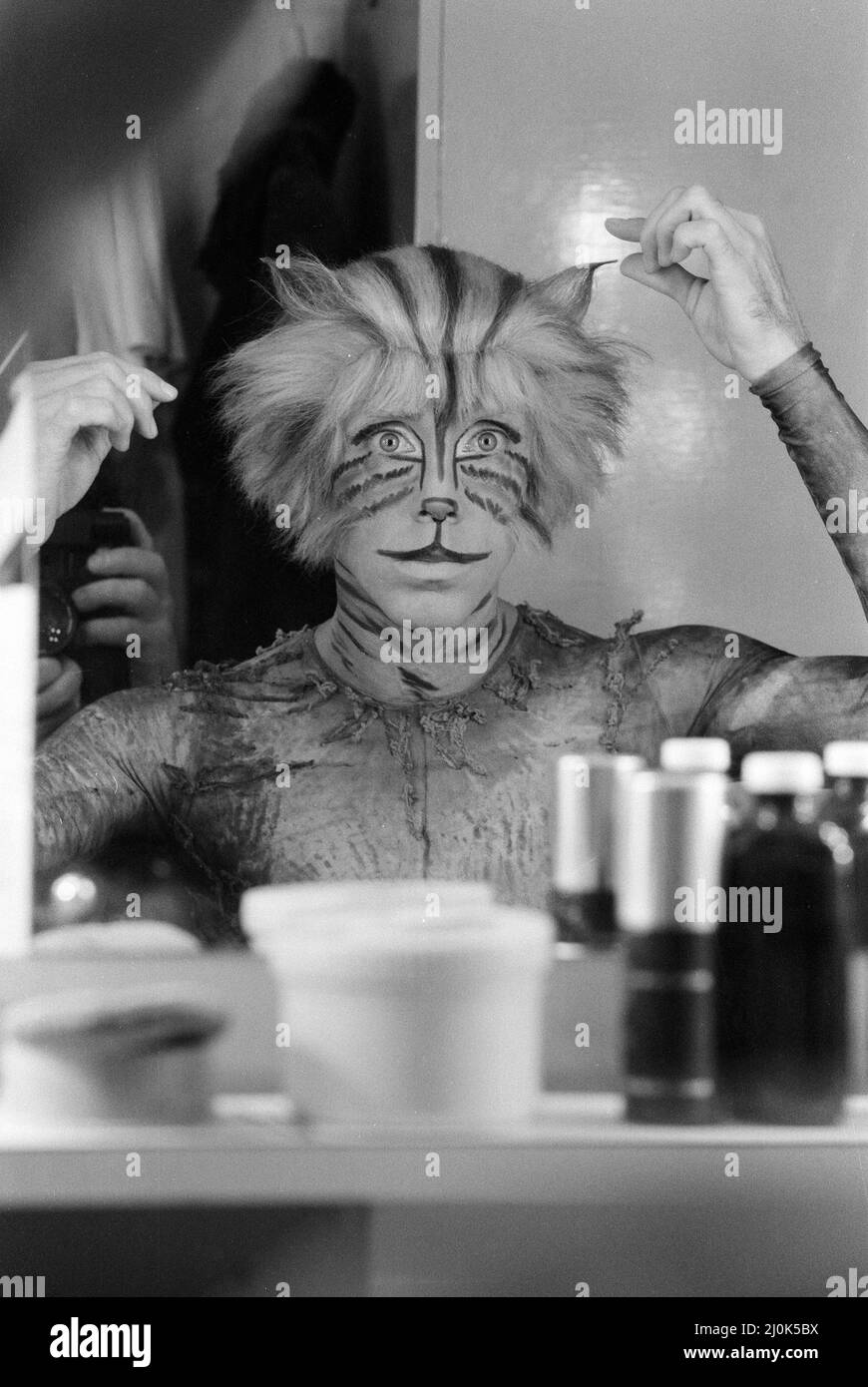 Kenn Wells, dancer who plays the character Skimbleshanks in West End show Cats, a musical based on T. S. Eliot 1939 poetry book Old Possum's Book of Practical Cats, composed by Andrew Lloyd Webber, and showing at the New London Theatre, pictured in his dressing room, Tuesday 10th November 1981. Stock Photo