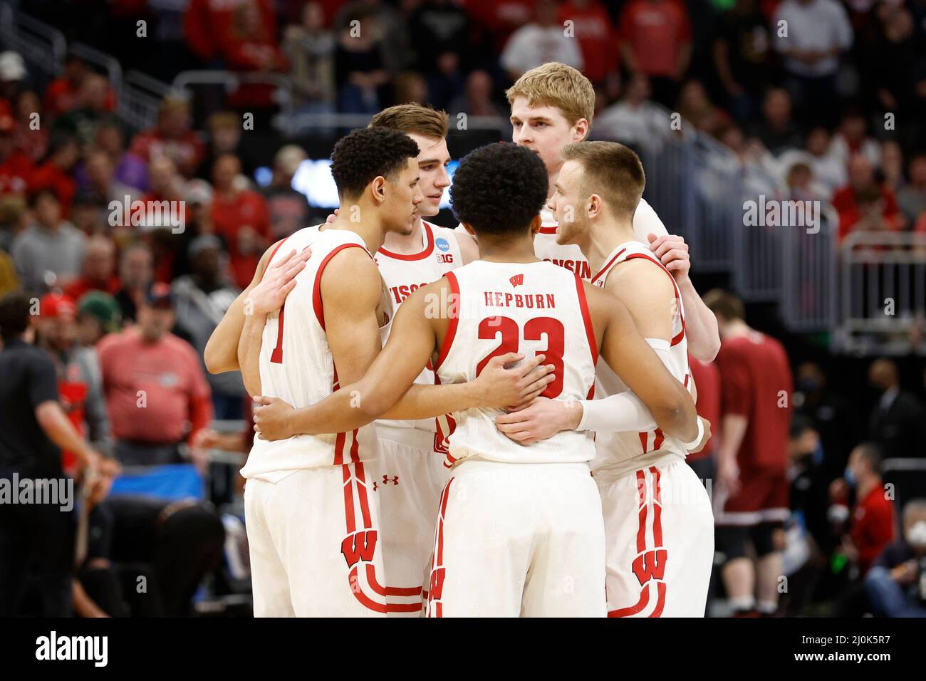 Milwaukee, WI, USA. 18th Mar, 2022. Wisconsin Badgers guard Johnny Davis (1), guard Chucky Hepburn (23), guard Brad Davison (34), forward Tyler Wahl (5), and forward Steven Crowl (22) huddle up before tipoff of the NCAA Men's March Madness Tournament basketball game between the Colgate Raiders and the Wisconsin Badgers at the Fiserv Forum in Milwaukee, WI. Darren Lee/CSM/Alamy Live News Stock Photo