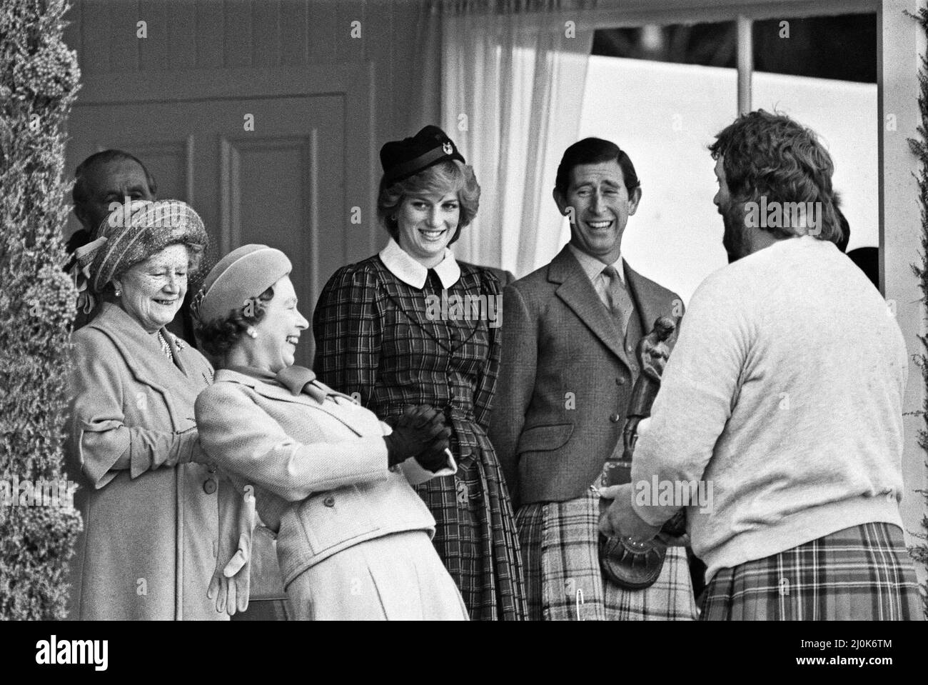 The Royal family share a joke with Geoff Capes as they attend the Braemar Highland Games in Scotland. Left to right are: The Queen Mother, Queen Elizabeth II, Princess Diana, Prince Charles and Geoff Capes. 4th September 1982. Stock Photo