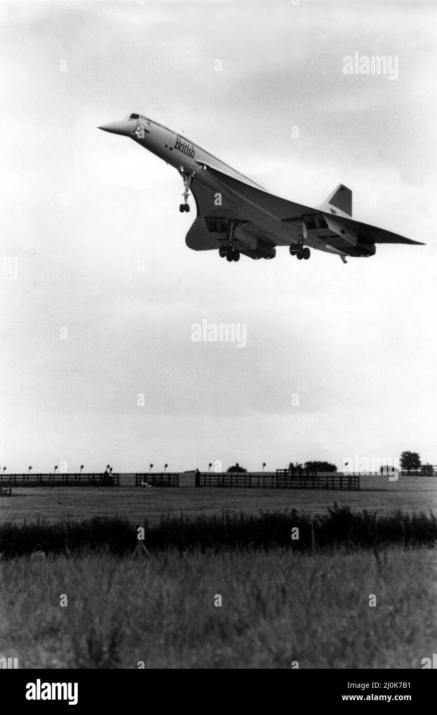 1982 Flying Jet 1982 aircraft hi-res stock photography and images - Alamy