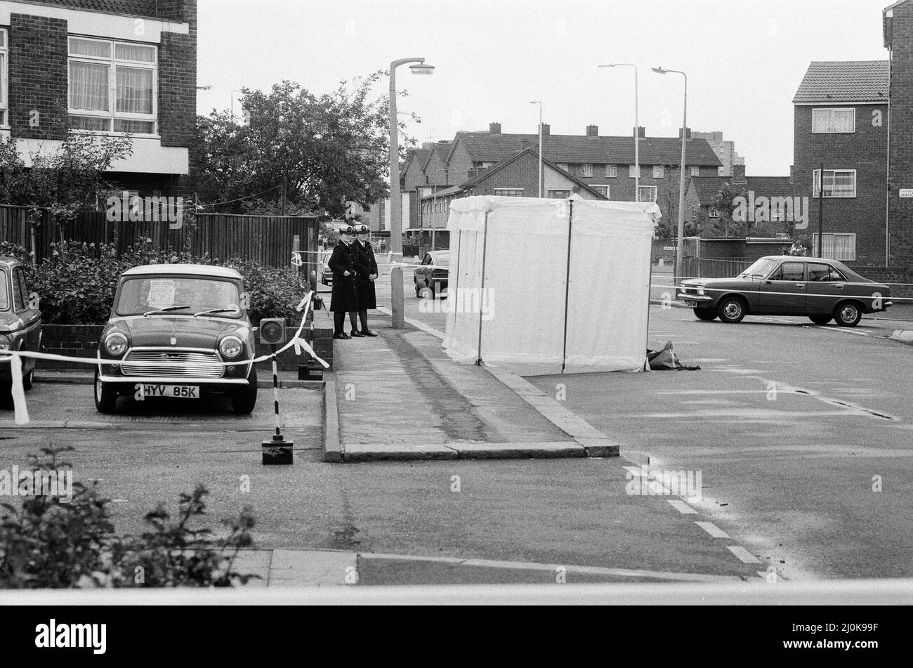 A man was shot dead by two hooded killers in East London last night. The victim was 31-year-old Nicholas Gerard, who was acquitted of murder two years ago along with Ronnie Knight. The murder scene in Stratford is pictured. 26th June 1982. Stock Photo