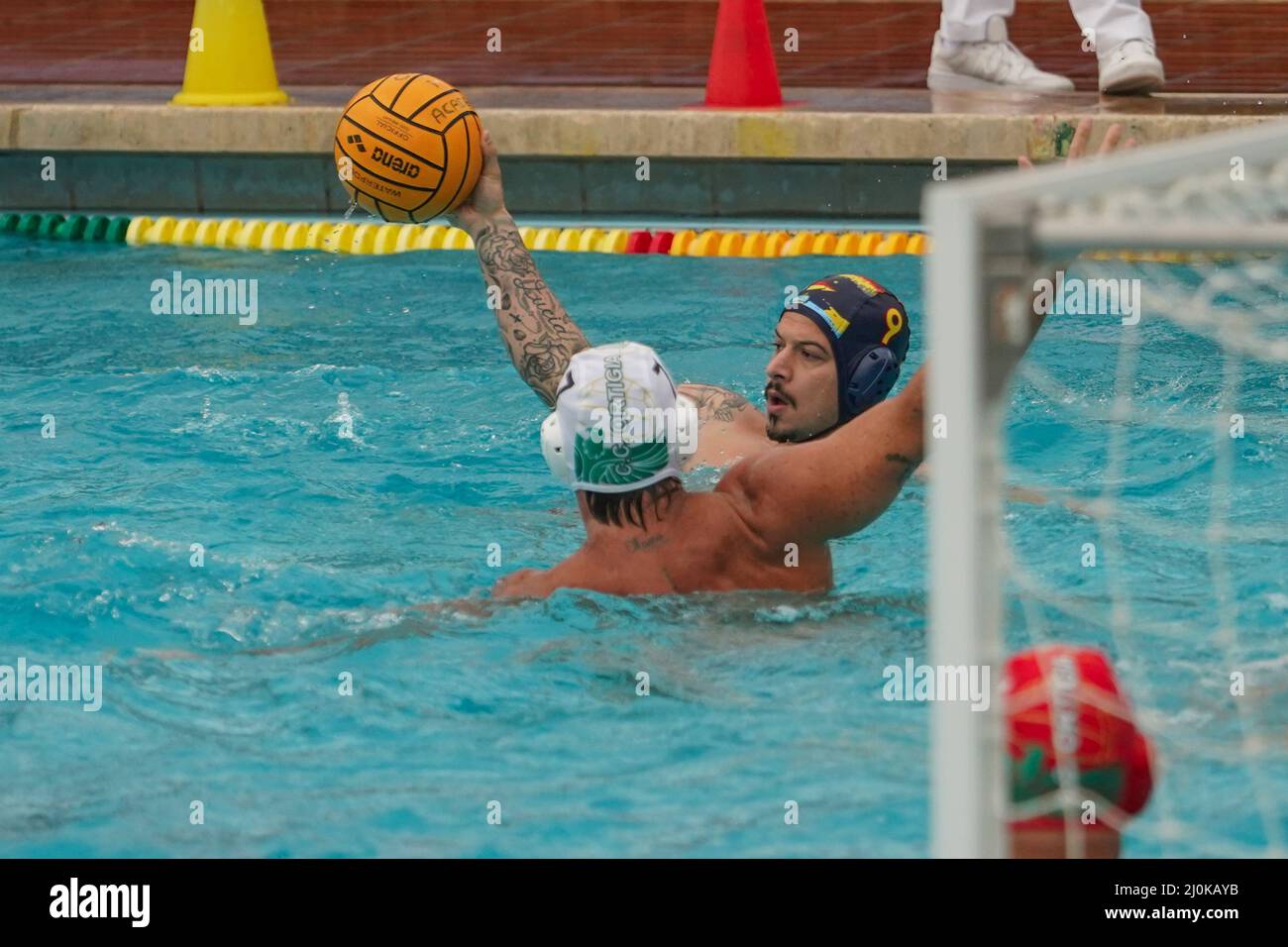 Siracusa, Italia. 19th Mar, 2022. Giuliano Spatuzzo (RN Salerno) e  Sebastiano Di Luciano (CC Ortigia) durante CC Ortigia vs RN Salerno,  Campionato di Pallanuoto Serie A in Siracusa, Italia, 19 marzo 2022