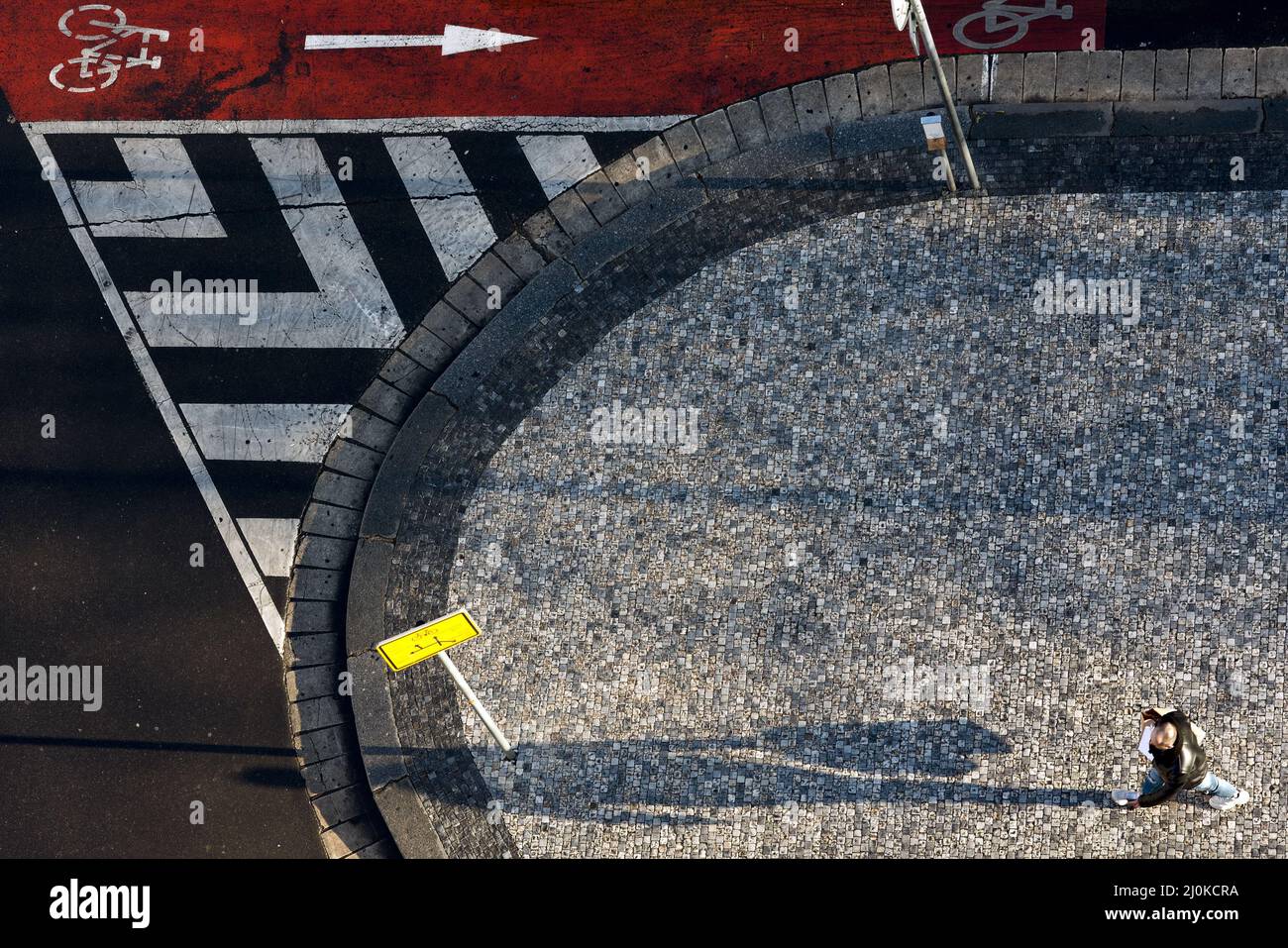 High angle people walking hi-res stock photography and images - Alamy