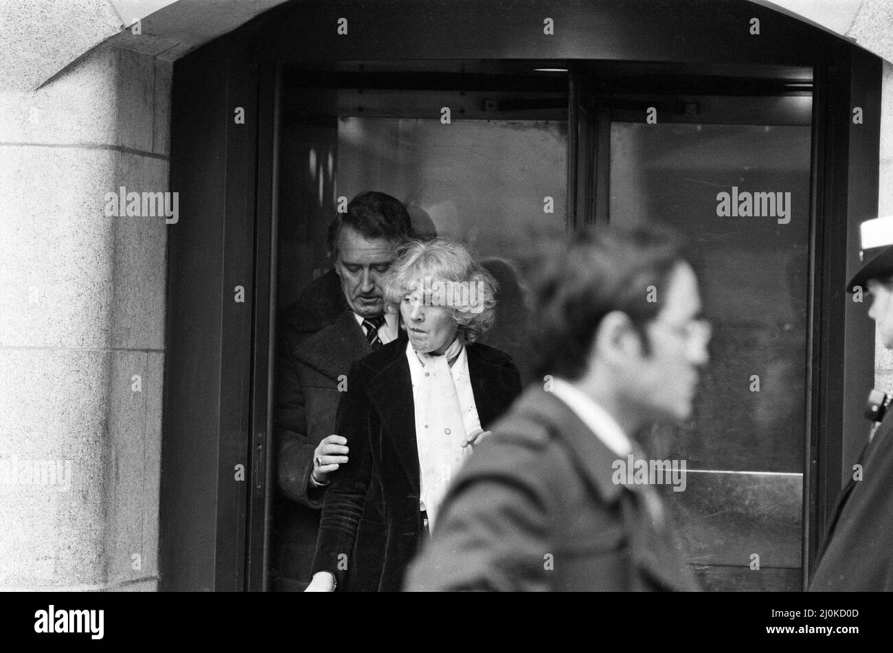 Scenes outside the Old Bailey during the trial of Peter Sutcliffe, the Yorkshire Ripper. Anna Rogulskyj, one of the earliest victims. 29th April 1981. Stock Photo