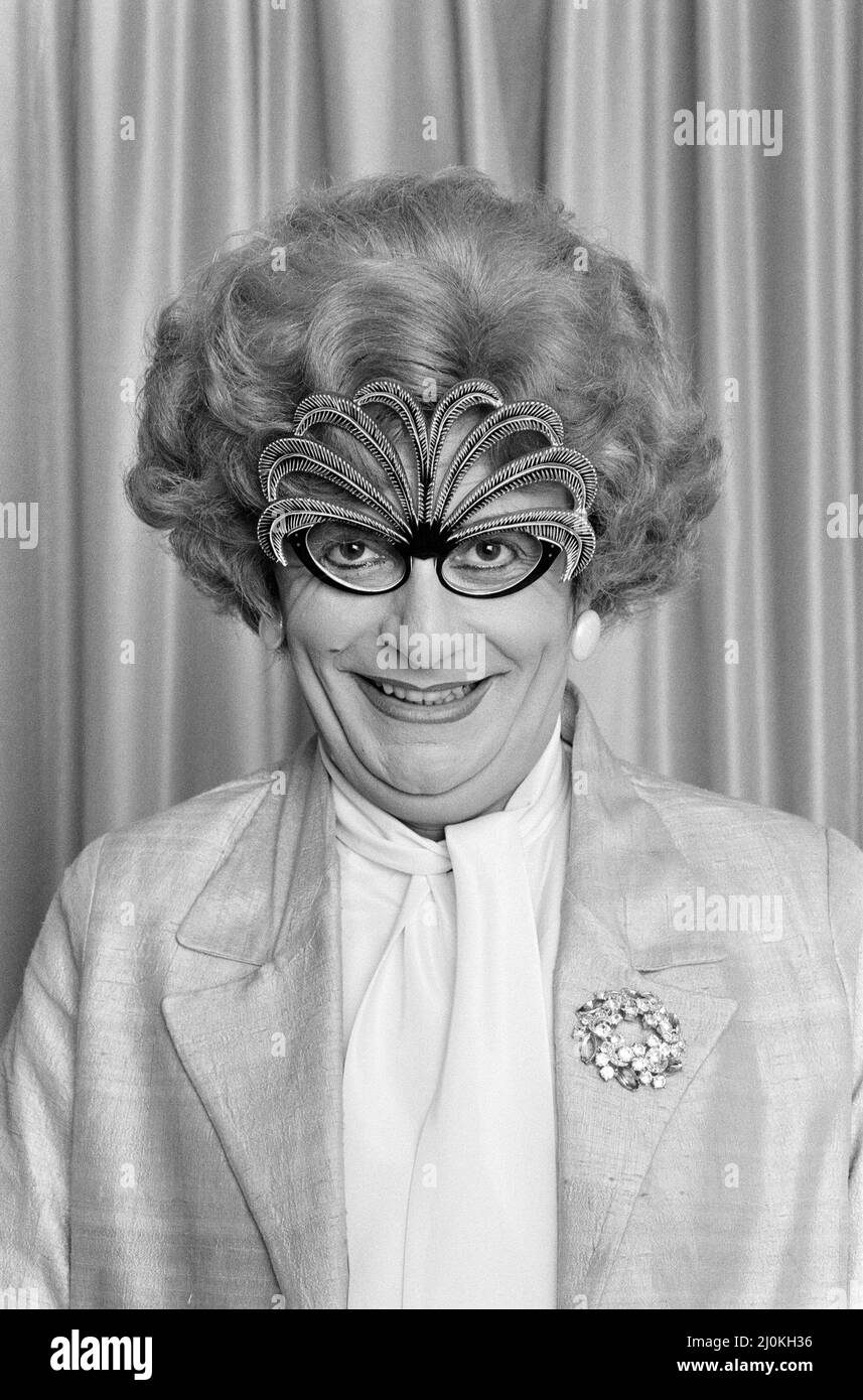 Barry Humphries as Dame Edna Everage. 18th September 1981 Stock Photo -  Alamy