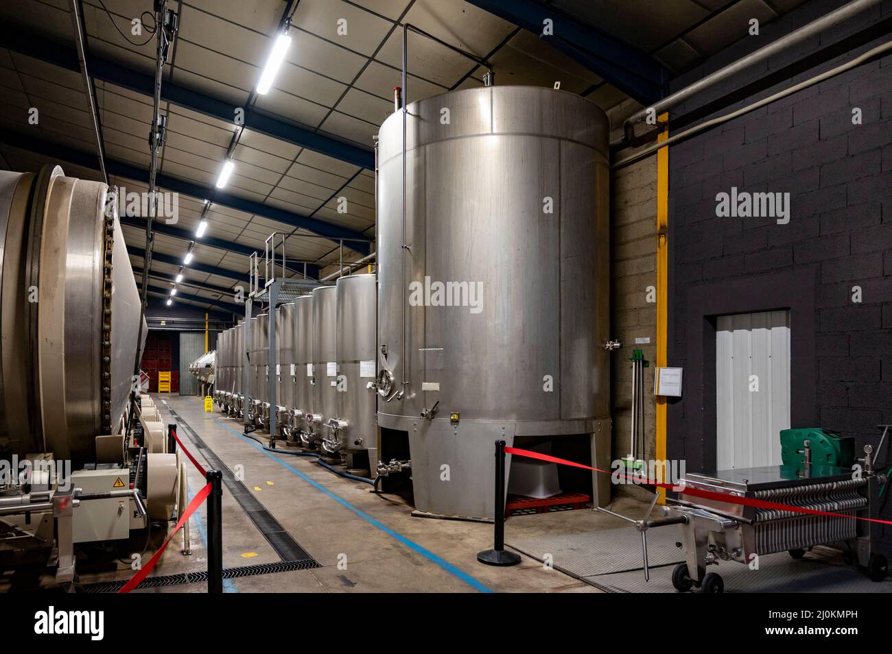 Production of sweet cassis creme liquor from ripe black currant berries