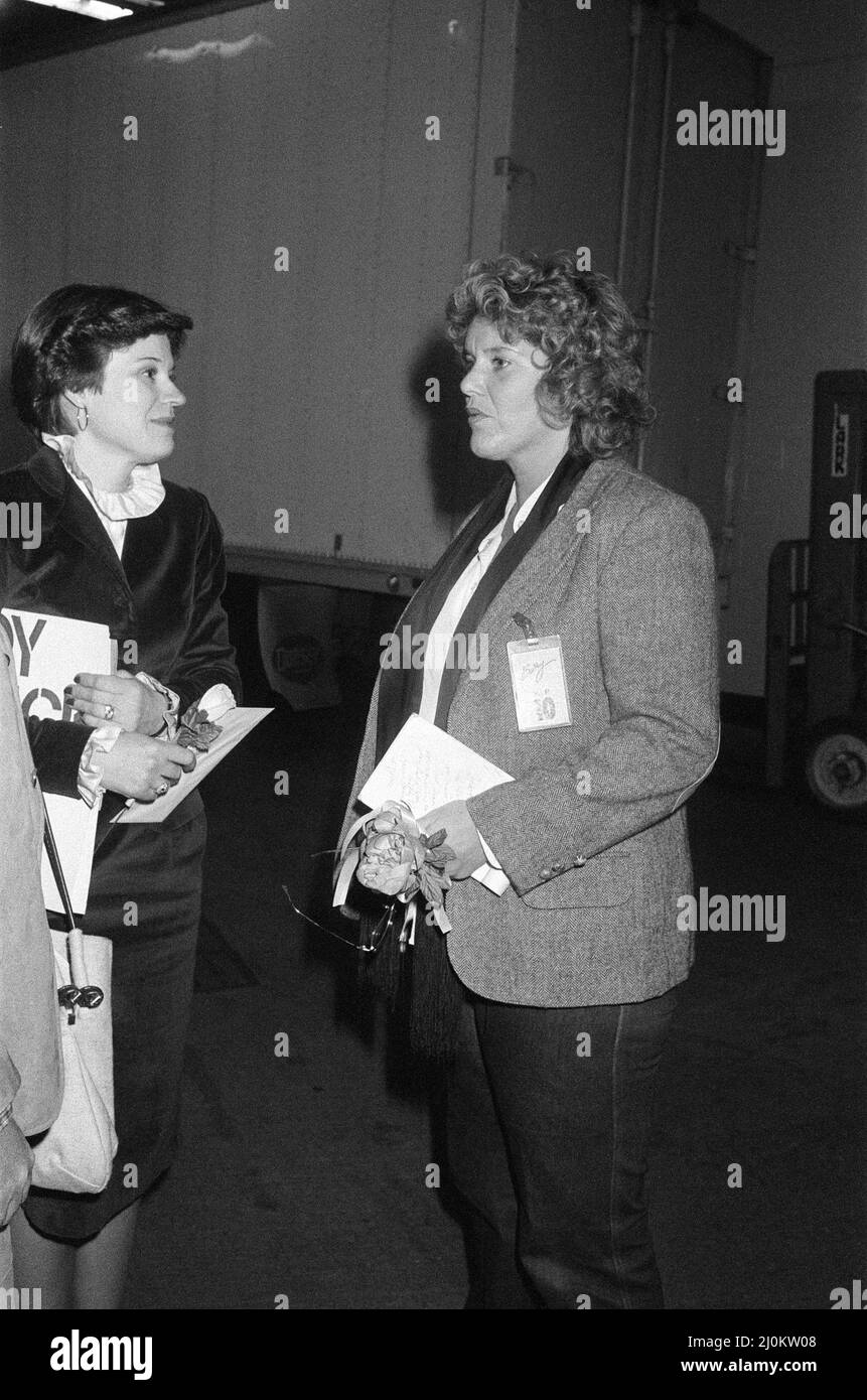 Barry Manilow's new girlfriend Roberta Kent at one of his concerts at