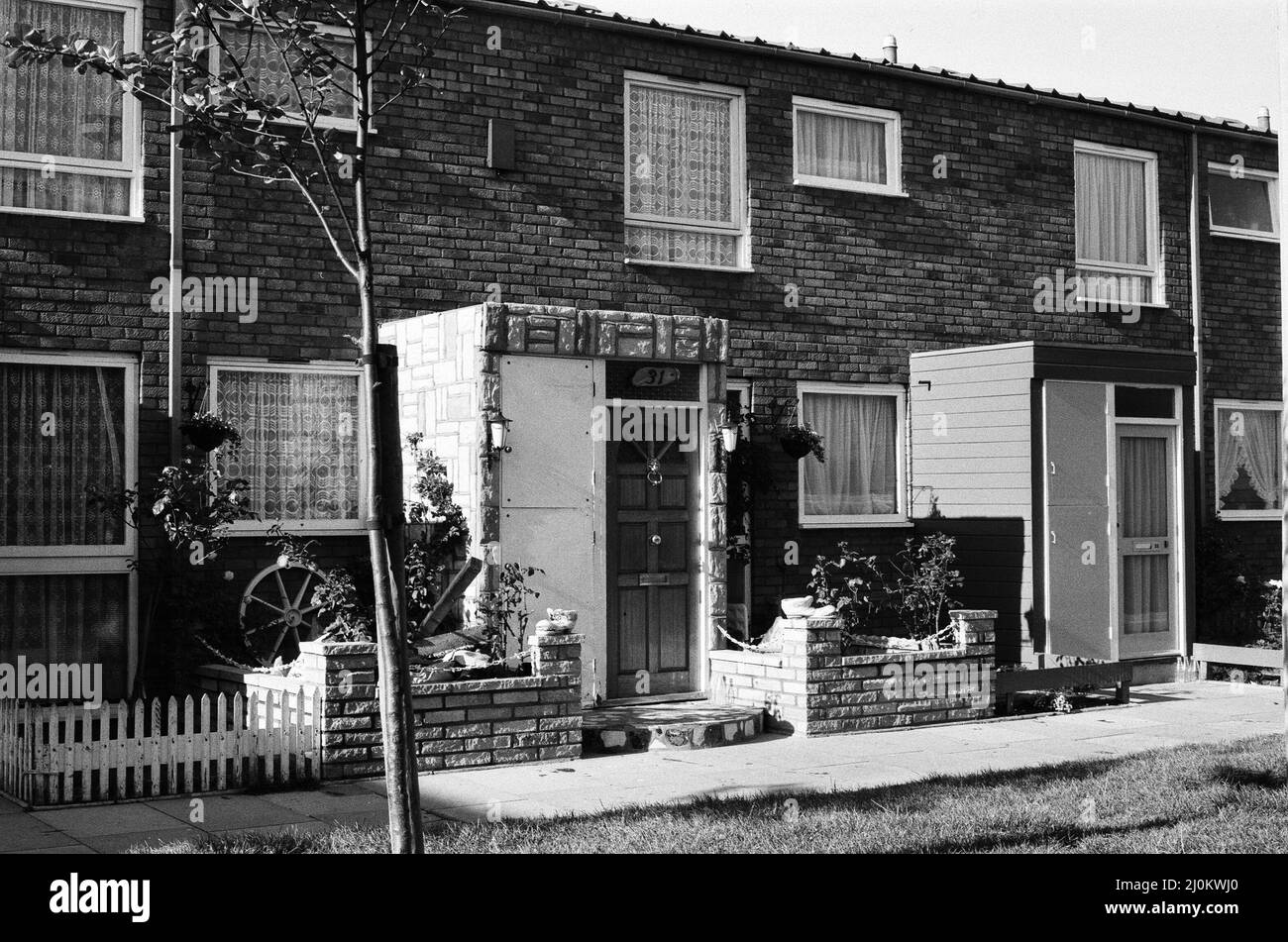 Council houses 1980s hires stock photography and images Alamy