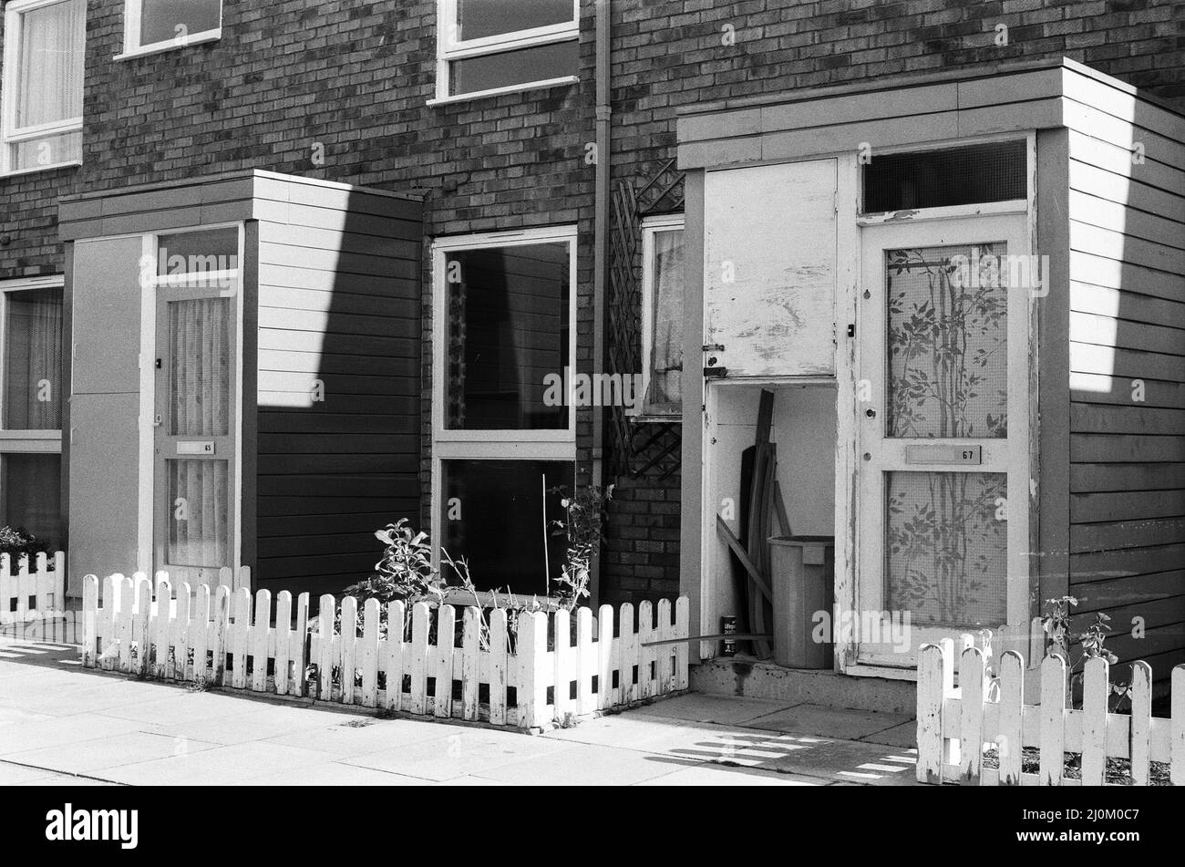 Council houses 1980s hires stock photography and images Alamy