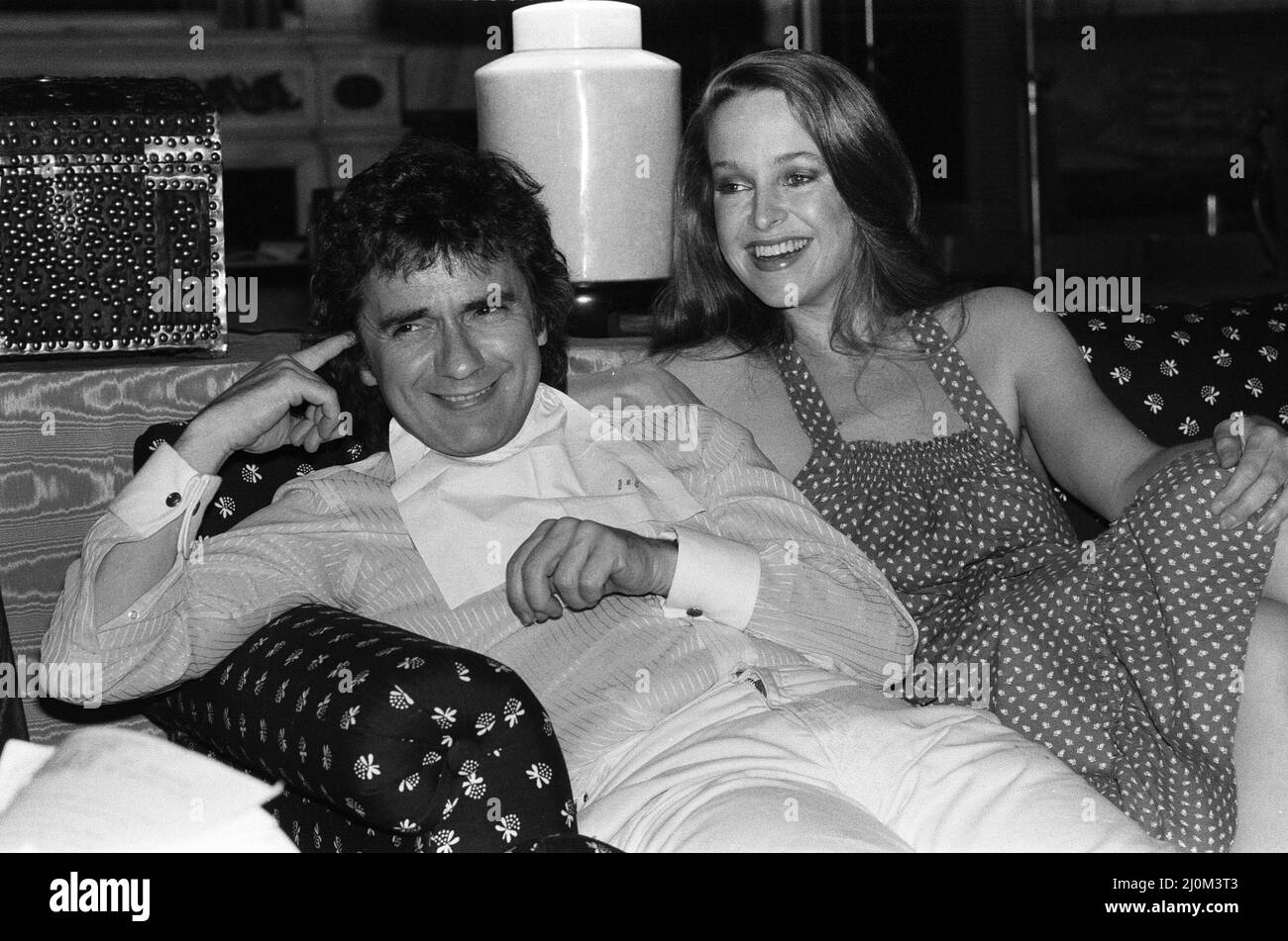 Dudley Moore and Jill Eikenberry in New York. 18th July 1980. Stock Photo