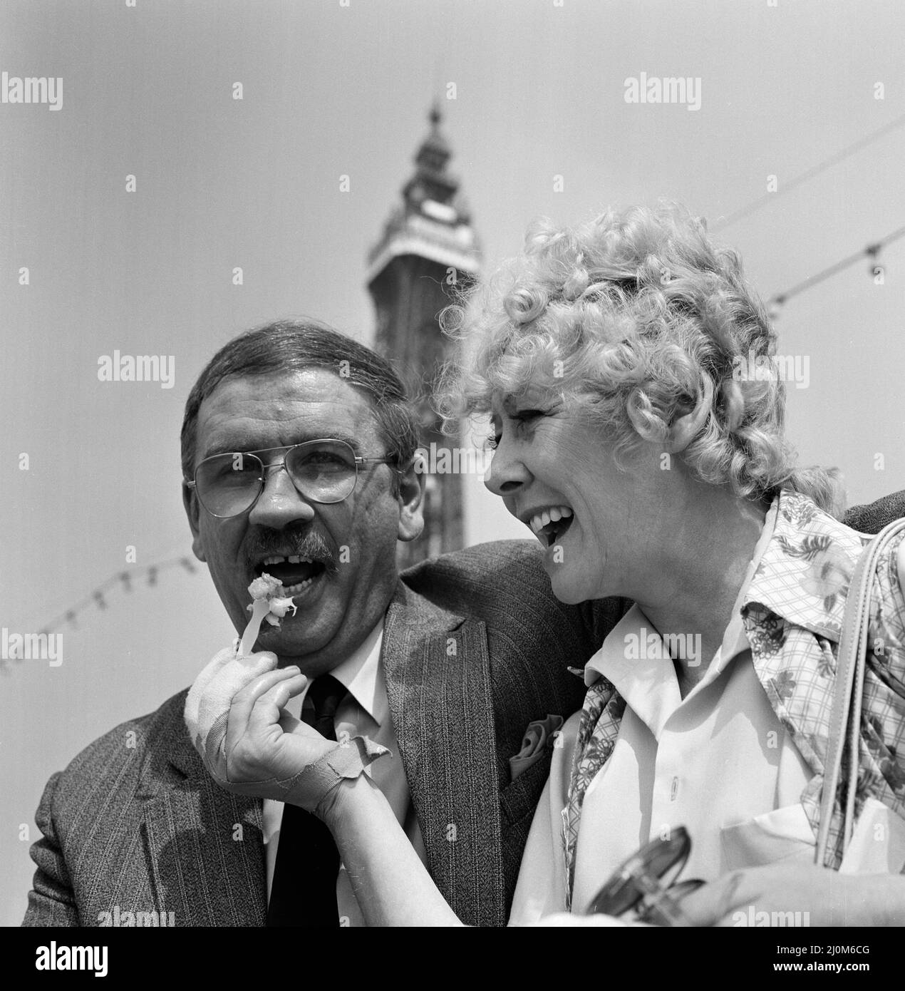 Actress Liz Dawn and husband Don Ibbetson reunited in Blackpool. 15th May 1982. Stock Photo